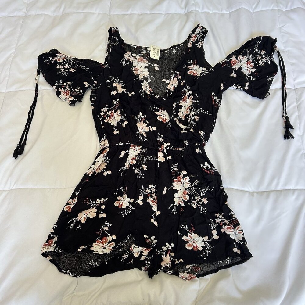 NWT Aeropostale‎ Black Red Floral Off the Shoulder Romper Womens Size XS